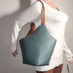 Elegant Green and Tan Women's Bag